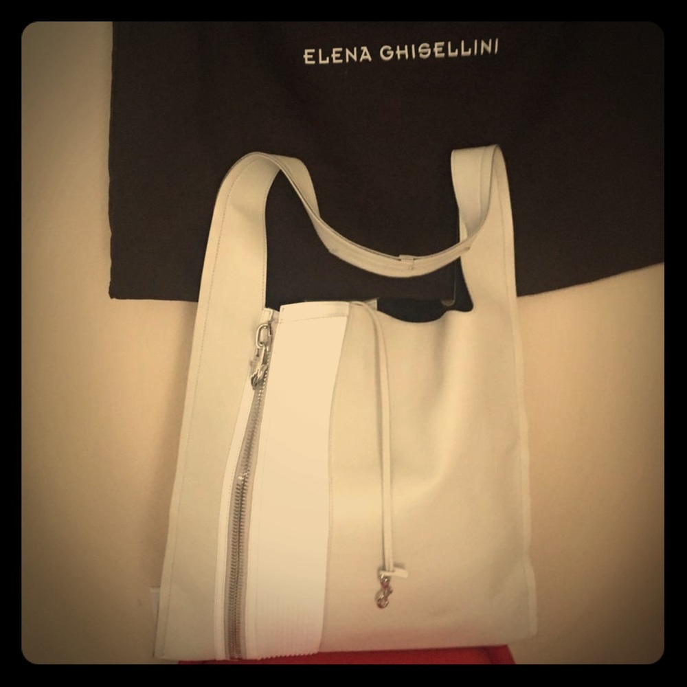 This hobo bag by Elena Ghisellini shoulder bag